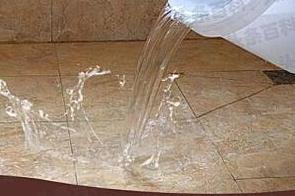 华坪漏水维修 免砸砖防水材料该如何施工